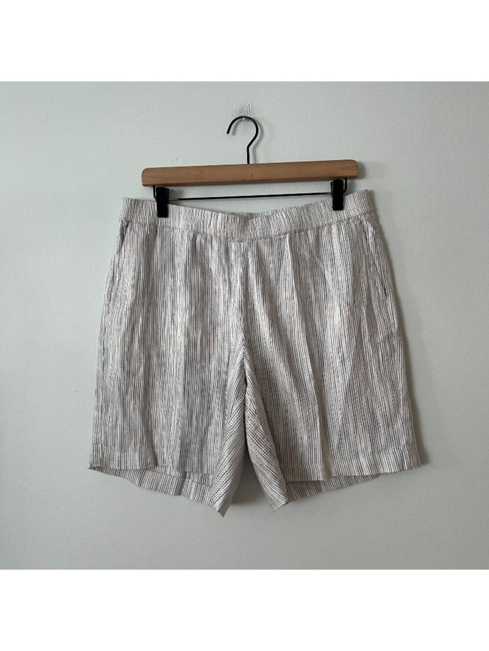 J. Jill Stretch Linen White Gray Striped Shorts Women's Size Medium
